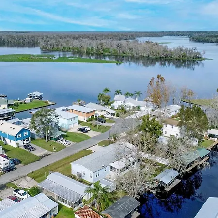 Sunny Waterfront Welaka Home With Private Dock!
